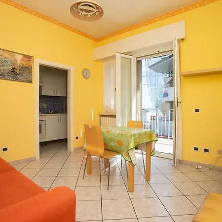 M116 - Marcelli, Bilocale In Centro E Fronte Mare *